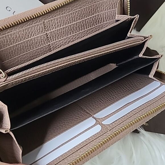 💯 Authentic Gucci Zipped Long Wallet 🍀 - Picture 8 of 14